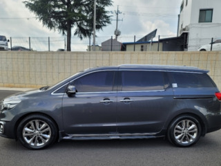 KIA Carnival foto 2