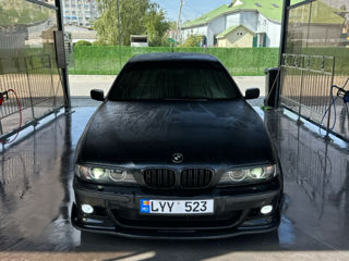 BMW 5 Series foto 2