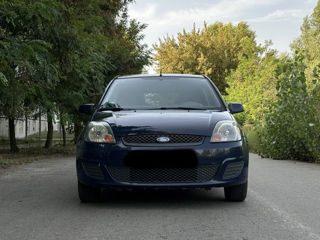 Ford Fiesta foto 1