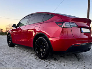 Tesla Model Y foto 2