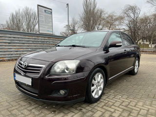 Toyota Avensis foto 2