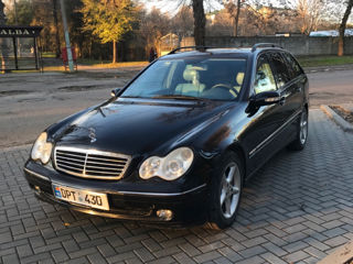 Mercedes C-Class foto 2