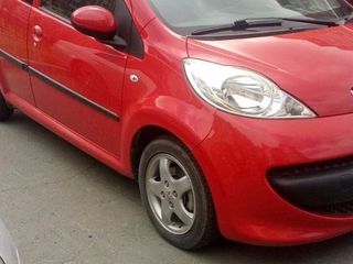 Peugeot 107 foto 1