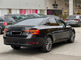 Skoda Superb foto 2