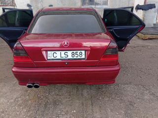 Mercedes C-Class foto 6