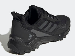 Кроссовки Adidas.  41, 42. foto 2