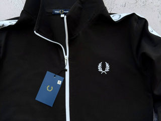 Costum Fred Perry foto 2