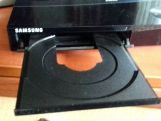 Blu-ray Samsung BD-F5100 с HDMI, USB