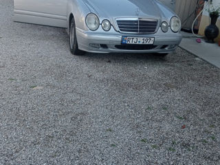 Mercedes E-Class foto 1