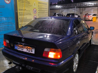 BMW 3 Series foto 4