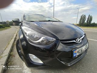 Hyundai Elantra foto 1