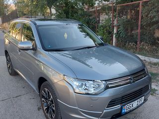 Mitsubishi Outlander foto 1