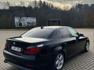 BMW 5 Series foto 2