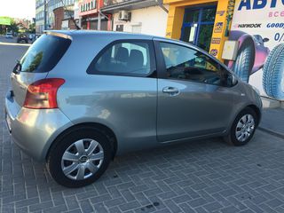 Toyota Yaris foto 2