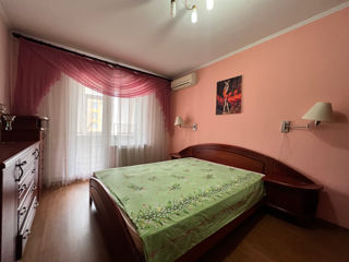 Apartament cu 4 camere, 91 m², Buiucani, Chișinău foto 3