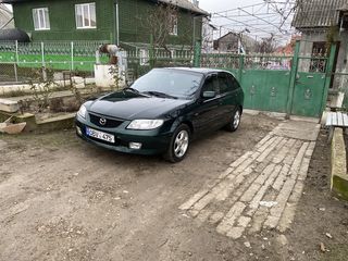 Mazda 323 foto 1