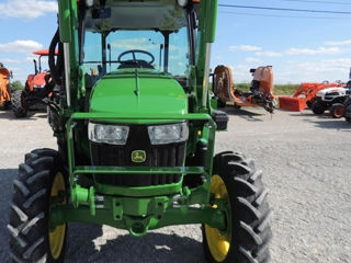 de vanzare tractor John Deere 5075E foto 5