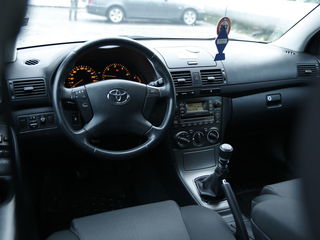 Toyota Avensis foto 7