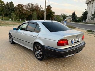 BMW 5 Series foto 4