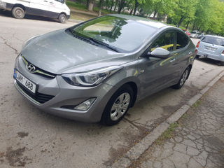 Hyundai Elantra foto 1