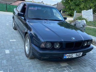 BMW 5 Series foto 1