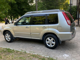 Nissan X-Trail foto 2