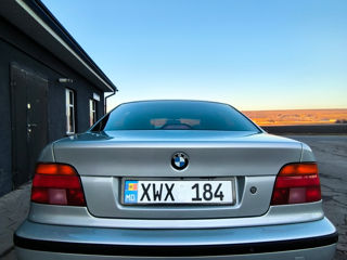 BMW 5 Series foto 2