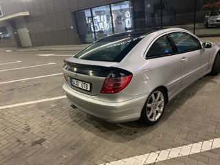 Mercedes C-Class foto 2