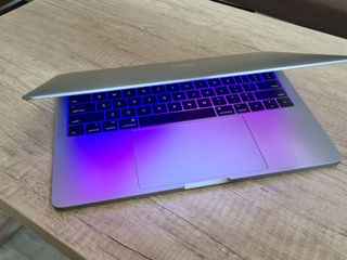 Apple MacBook Pro 13 2017 (i5 3.7Ghz/16Gb/256Gb)