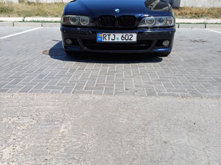 BMW 5 Series foto 1