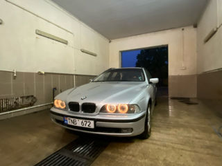 BMW 5 Series foto 2