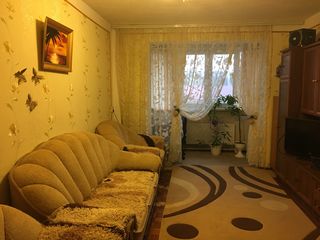 Vînd apartament cu 3 odăi si 2 garajuri în suburbia Chișinăului (Floreni)- 32000 € foto 1