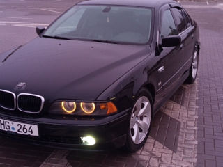 BMW 5 Series foto 2