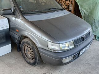 Mitsubishi Space Wagon foto 2