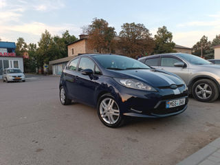 Ford Fiesta foto 2