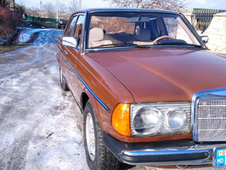 Mercedes Series (W123) foto 4