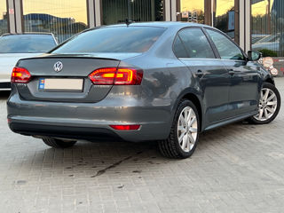 Volkswagen Jetta foto 4