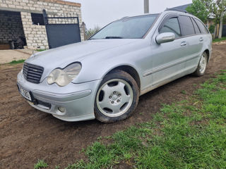 Mercedes C-Class foto 1