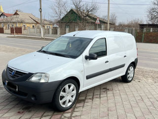 Renault Logan foto 2