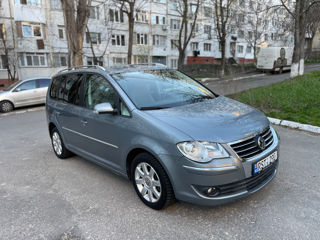 Volkswagen Touran foto 2