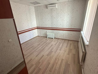 Spre chirie spatiu comercial destinat pentru oficii, sect. Centru ,str. Mitropolitul Petru Movilă! foto 4