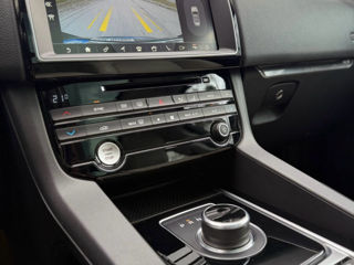 Jaguar F-PACE foto 13