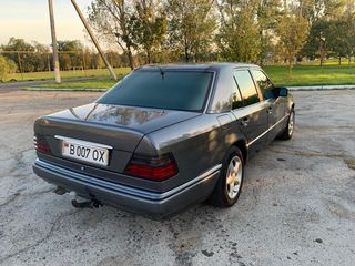 Mercedes Series (W124) foto 6