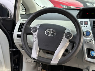 Toyota Prius v foto 12