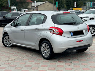 Peugeot 208 foto 3