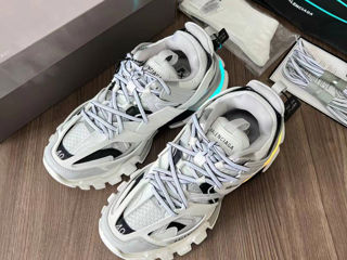 Balenciaga track led