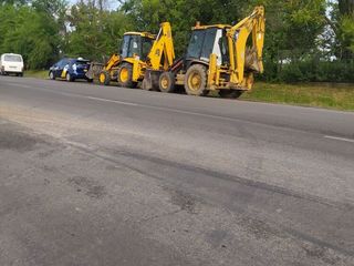 Oferim servicii buldoexcavator foto 6