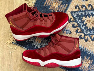 Nike Air Jordan 11 red velvet