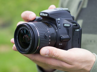 Nikon d5600 kit nou foto 1