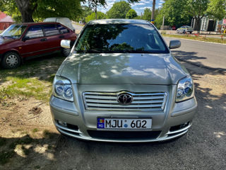 Toyota Avensis foto 4